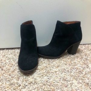 Lucky Band black booties